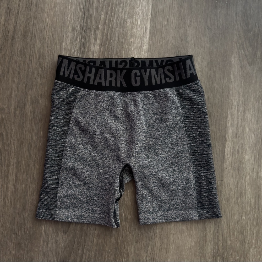 Gymshark Flex Shorts / Charcoal and Black